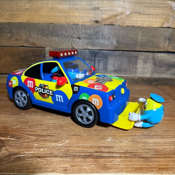 Vintage 2010 Limited Series M&M Police Vehicle Candy Dispenser with Red & Blue‎ - Picture 1 of 9